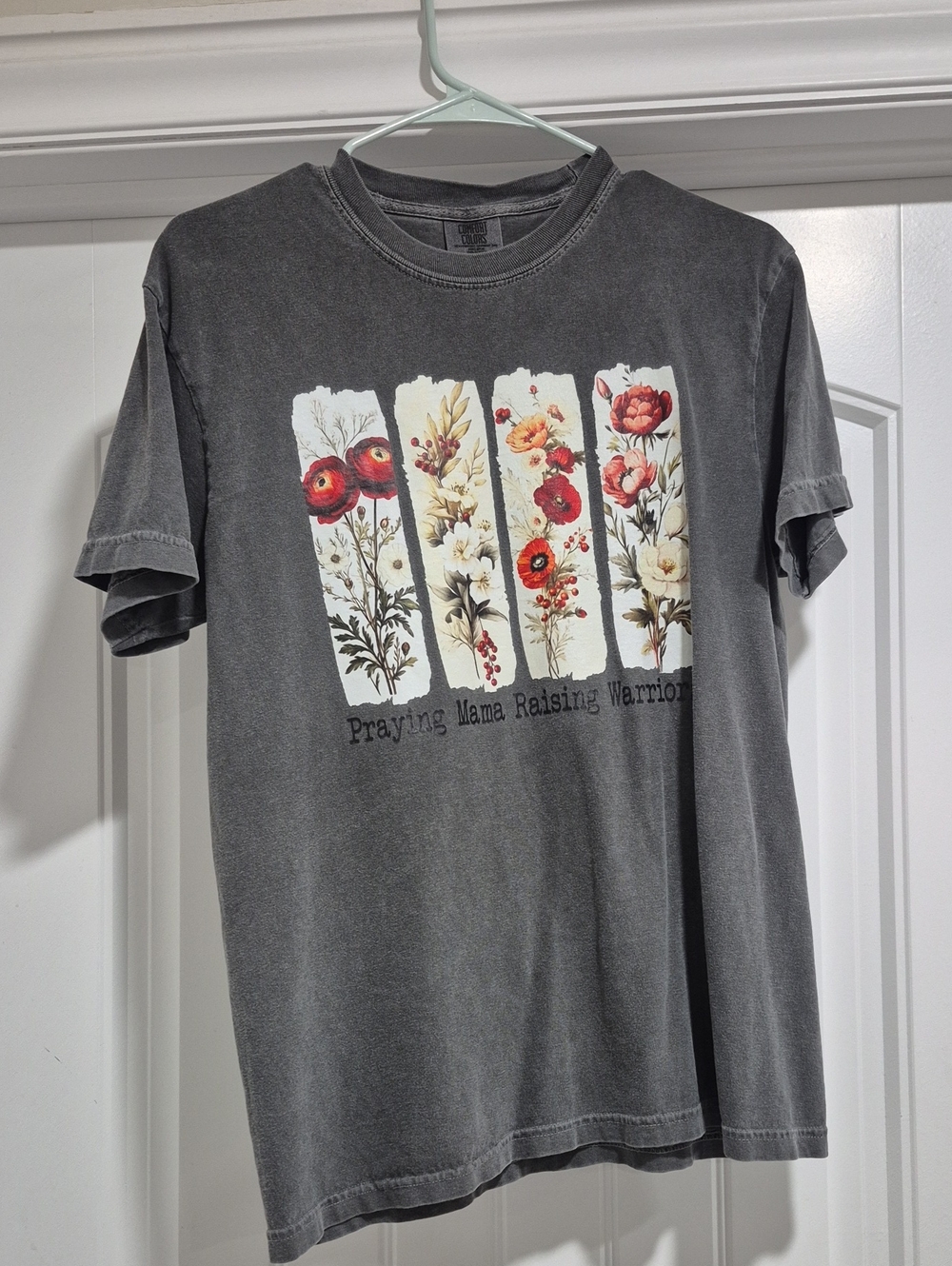 Praying Mama Raising Warrior Floral Graphic Tee - Charcoal
